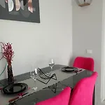 Διαμέρισμα Flamingo - Stylish Near The Beach, In The Heart Of