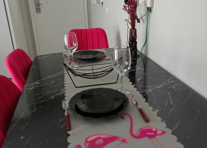 Flamingo - Stylish Near The Beach, In The Heart Of